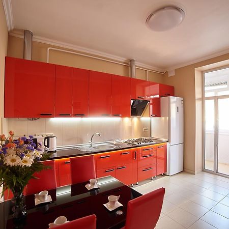 2 Bedrooms Apartment 150M From Opera House リヴィウ エクステリア 写真