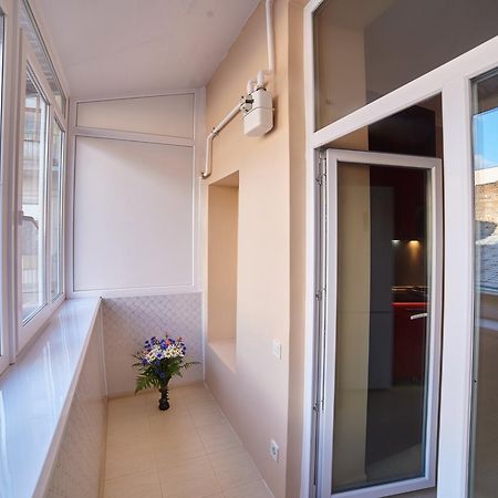 2 Bedrooms Apartment 150M From Opera House リヴィウ エクステリア 写真