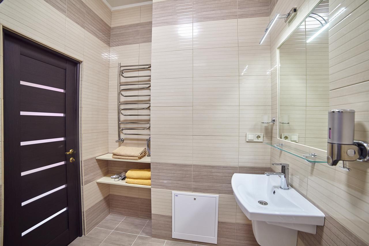 2 Bedrooms Apartment 150M From Opera House リヴィウ エクステリア 写真