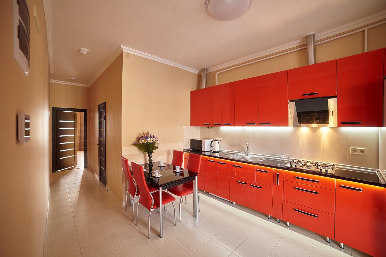 2 Bedrooms Apartment 150M From Opera House リヴィウ エクステリア 写真