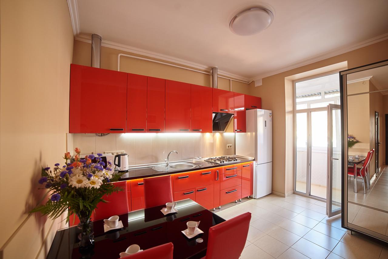 2 Bedrooms Apartment 150M From Opera House リヴィウ エクステリア 写真
