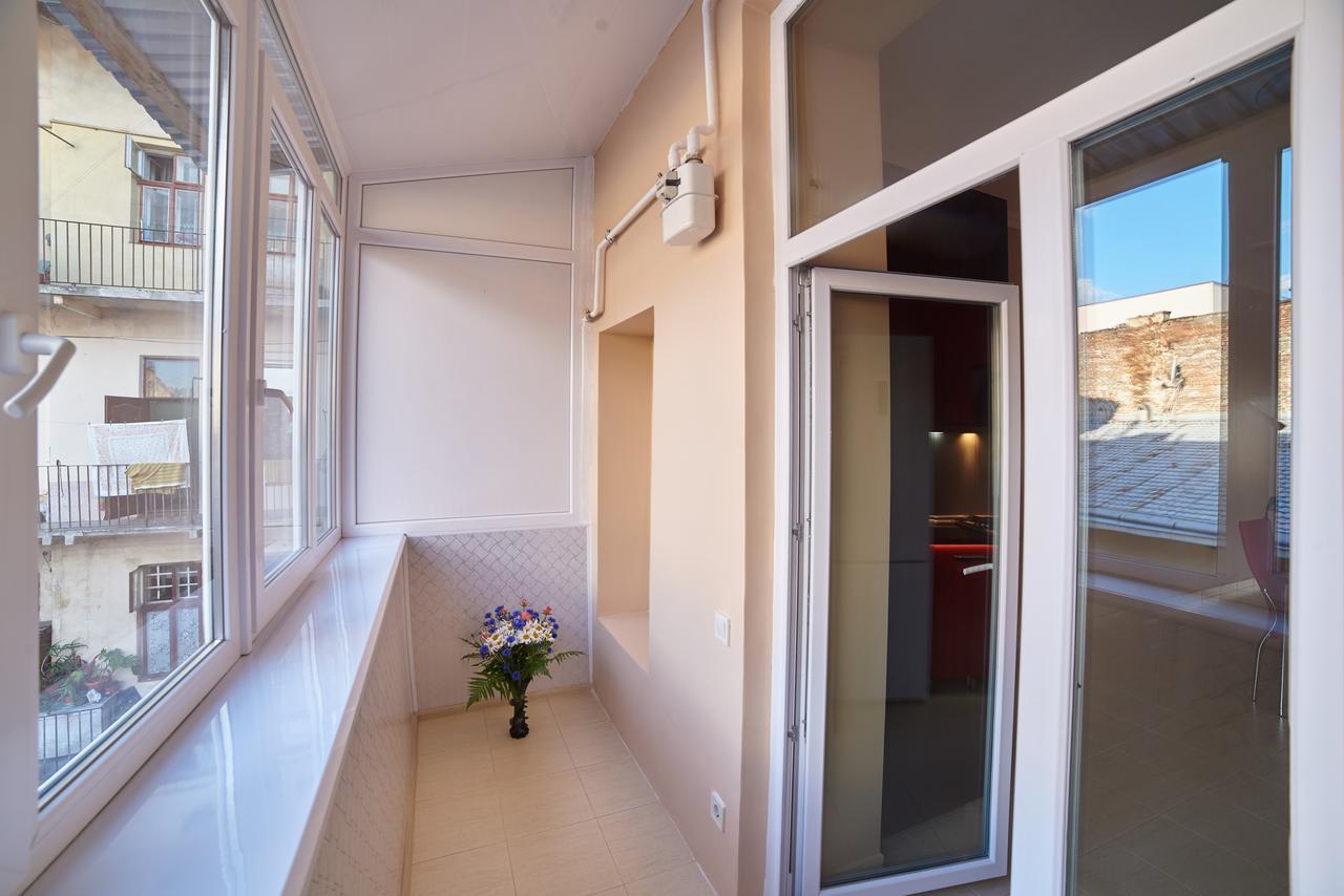 2 Bedrooms Apartment 150M From Opera House リヴィウ エクステリア 写真