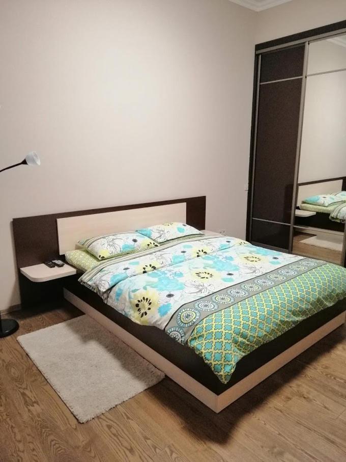 2 Bedrooms Apartment 150M From Opera House リヴィウ エクステリア 写真