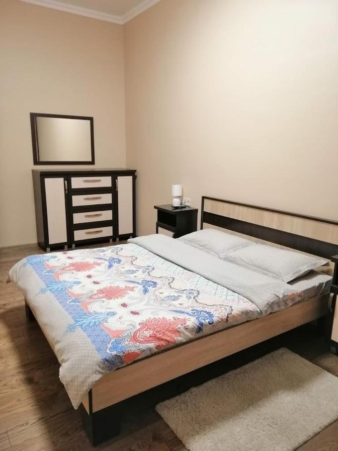 2 Bedrooms Apartment 150M From Opera House リヴィウ エクステリア 写真